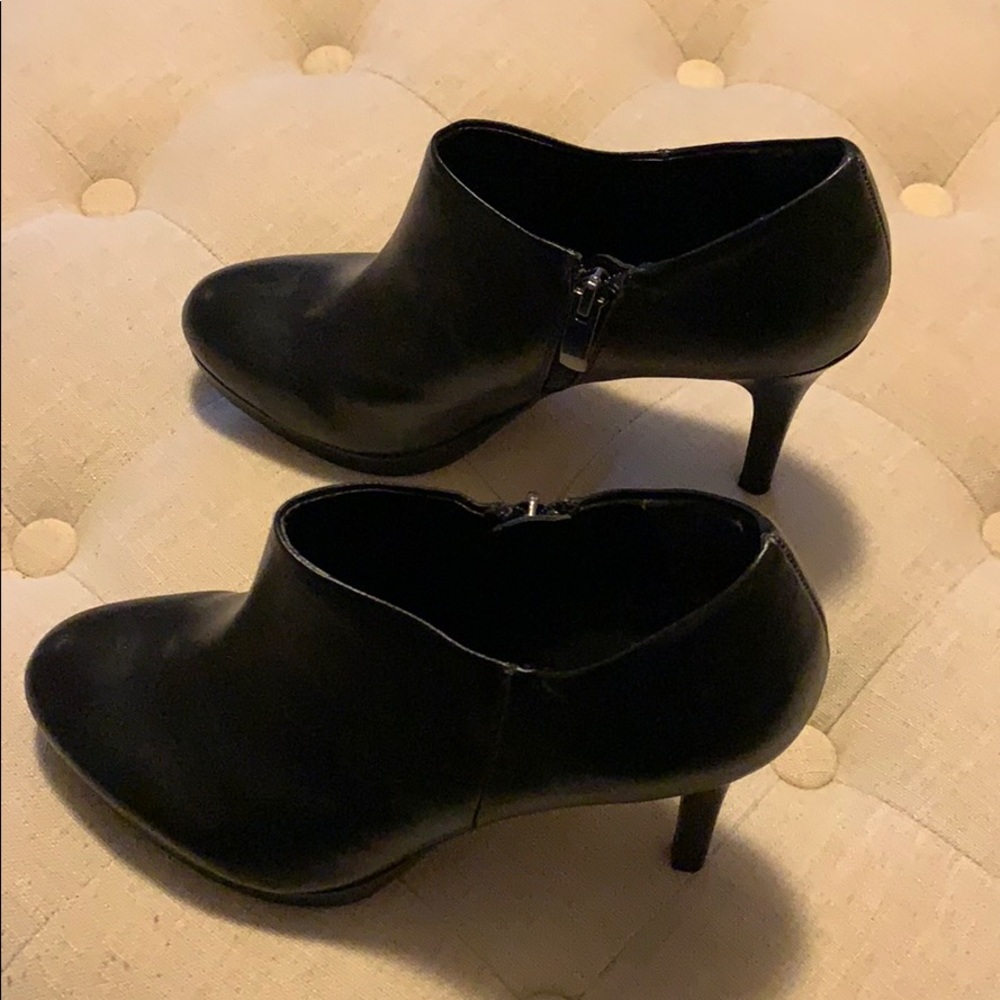 Liz Claiborne black booties